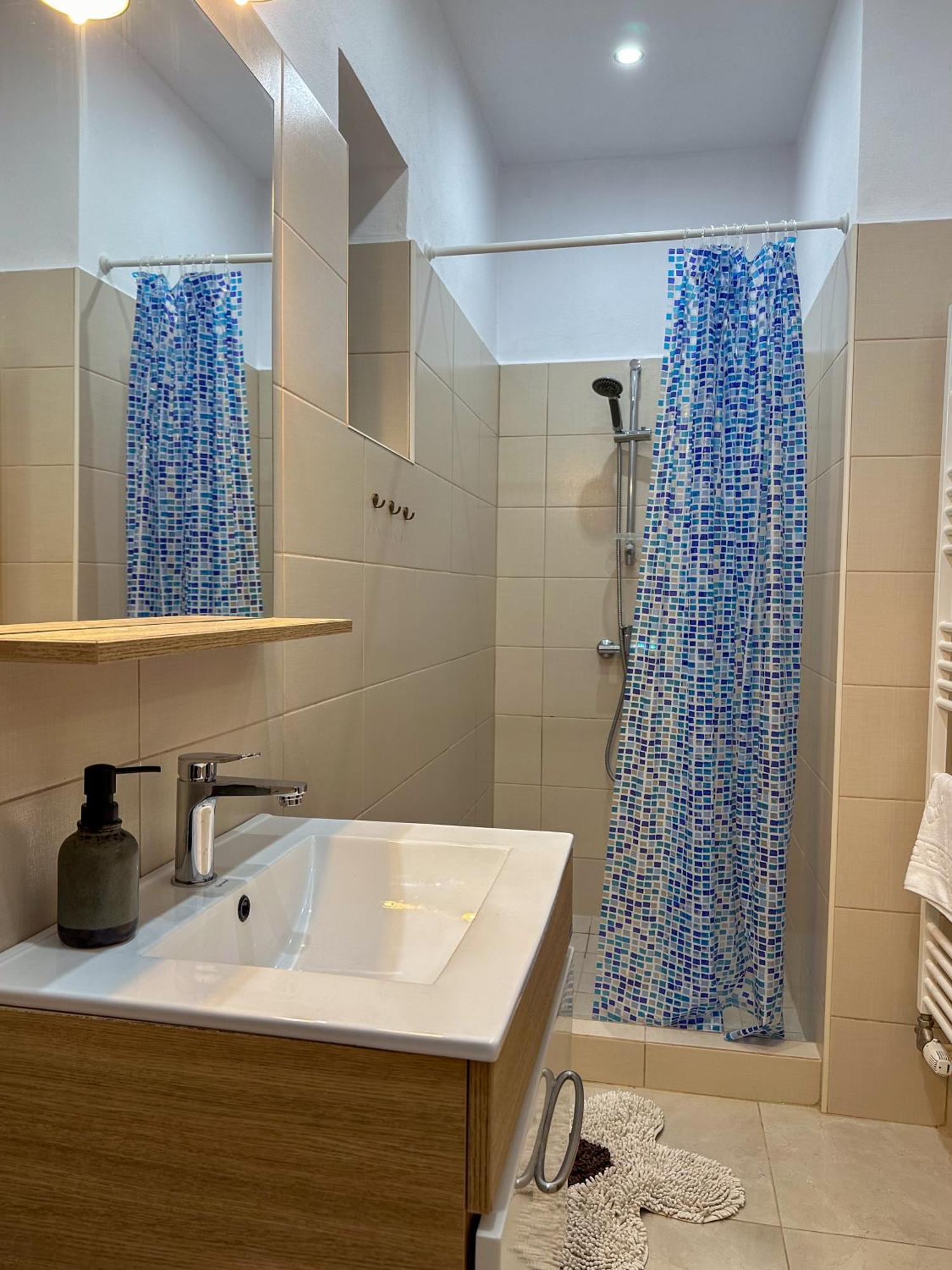 Serenity House Apartments Сибиу Номер фото